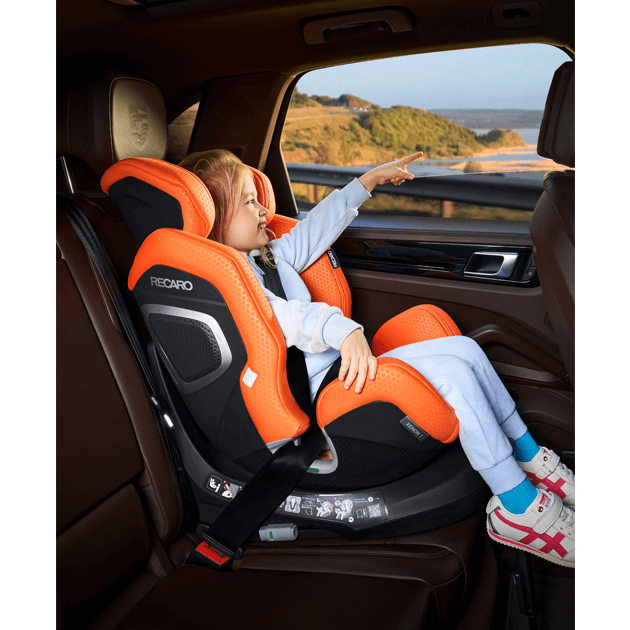 ☆廃盤レア☆ホームクリーニング済☆ レカロ　アールワン　1〜11歳頃対応 レカロ」と「日本トイザらス」のコラボレーションモデルとなる『RECARO